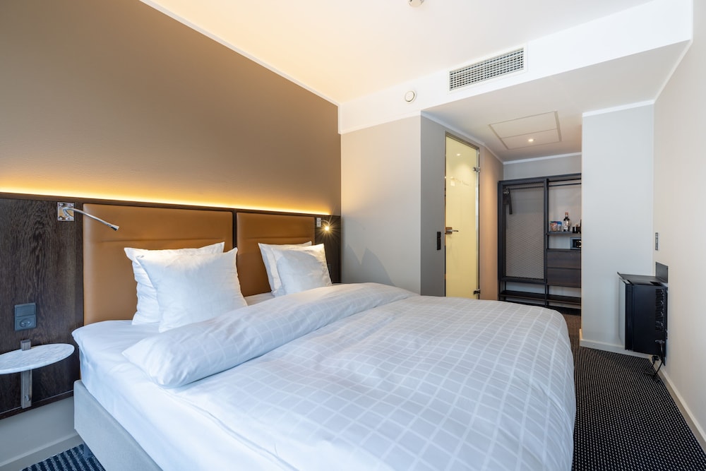 SUPERIOR, KING BED