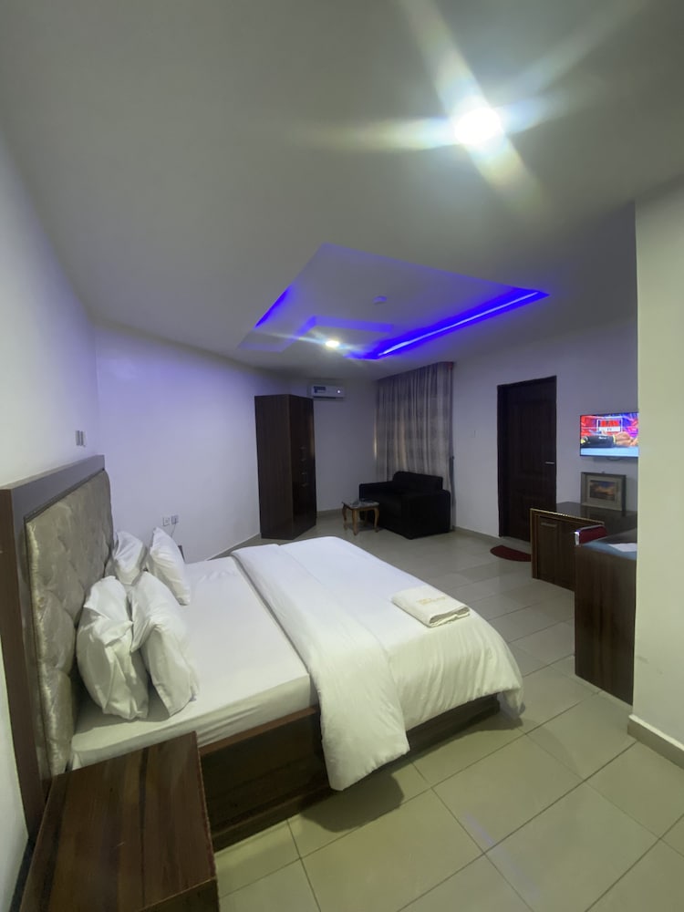 Vatan & Santiago Resort 8/16