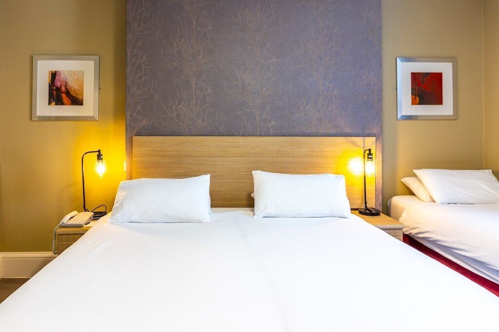 ROOM, TRIPLE