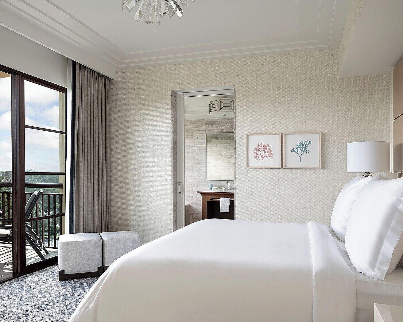 1 Bedroom, Gold, Oak, Suite, King Bed, with View