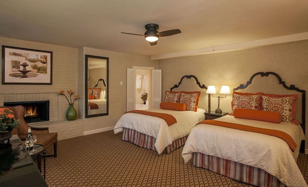 DELUXE, 2 DOUBLE BEDS, ACCESSIBLE