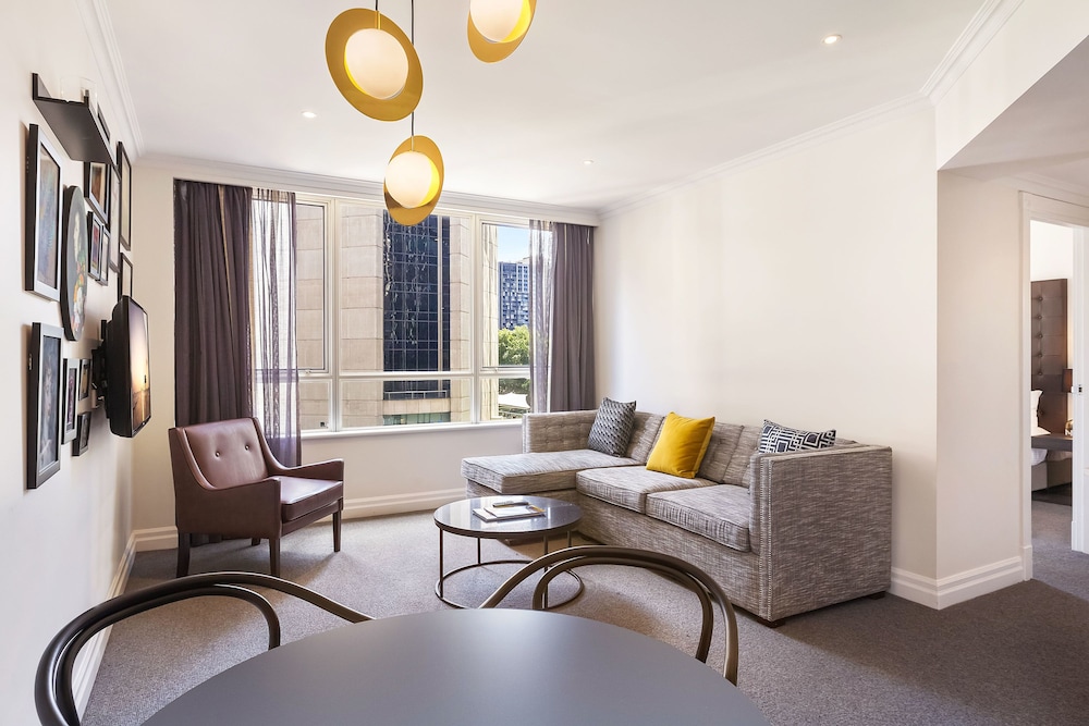 Mantra 2 Bond Street Sydney 40/62