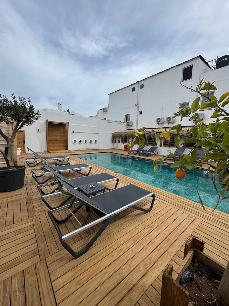 Costa Viva Bodrum 24/46