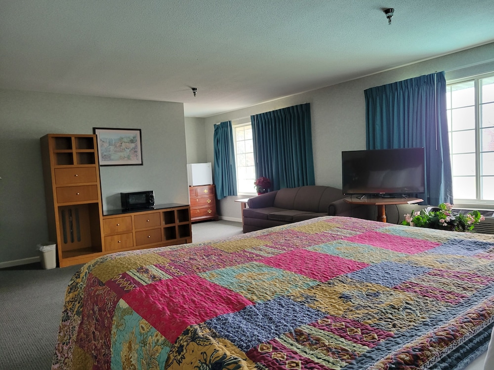 Surrey Inn Hotel 21/61