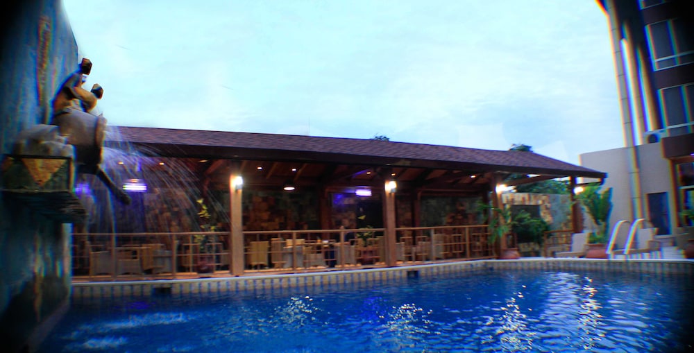 Royal Nick Hotel in TEMA