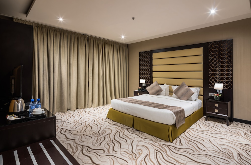 1 BEDROOM, SUITE