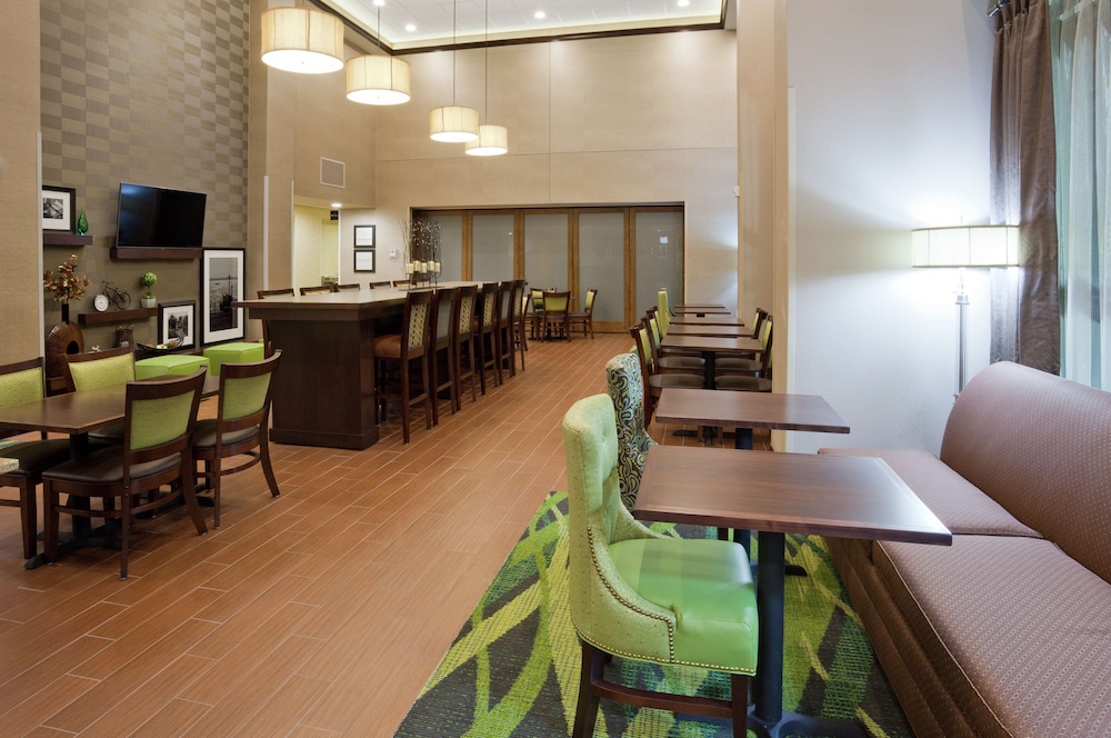 Hampton Inn & Suites Minneapolis/West-Minnetonka 20/25