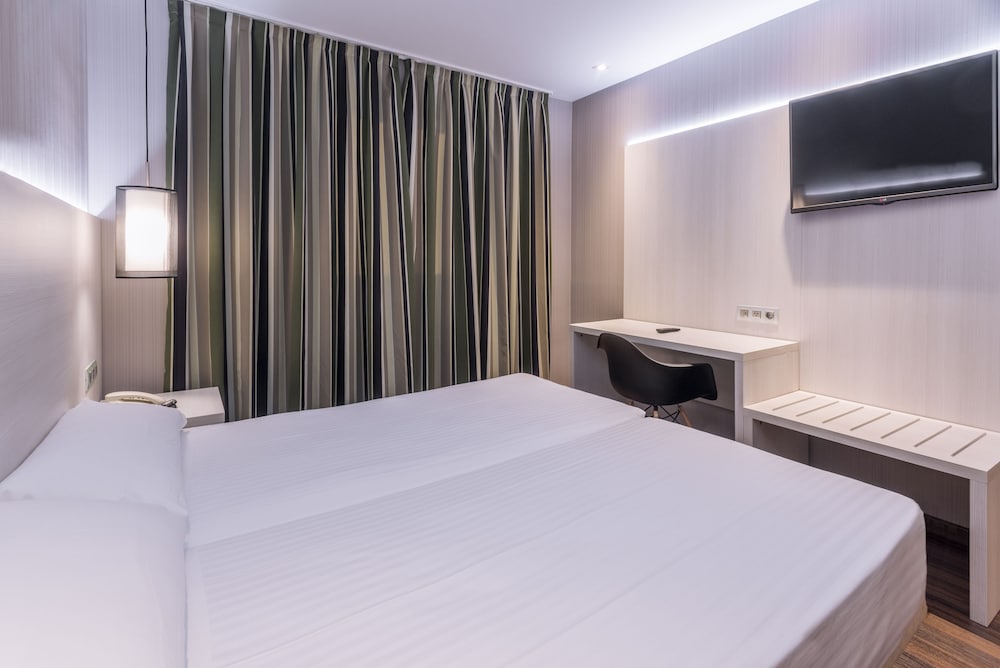 Hostal Opera Ramblas 12/38