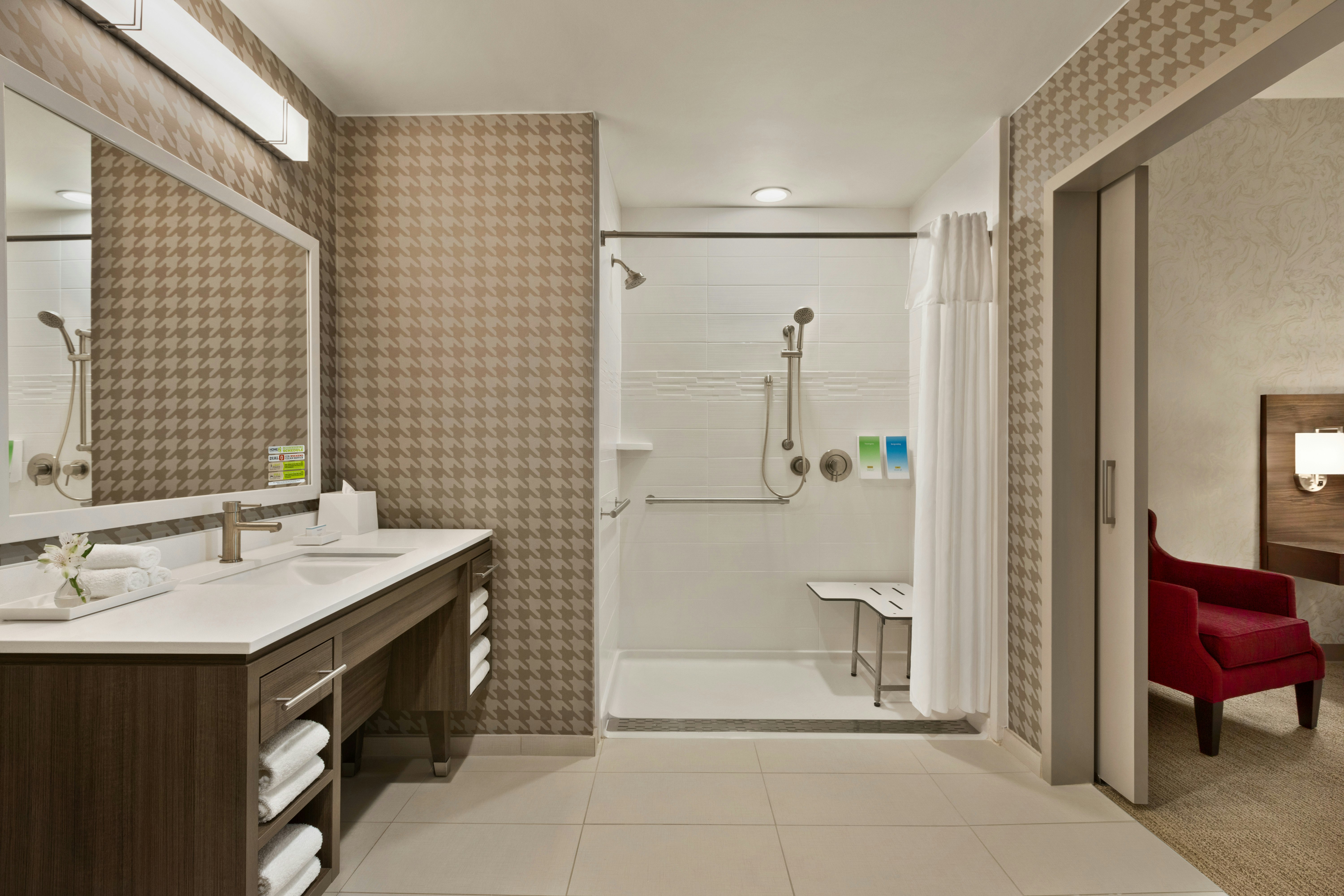 SUITE, KING BED, ACCESSIBLE