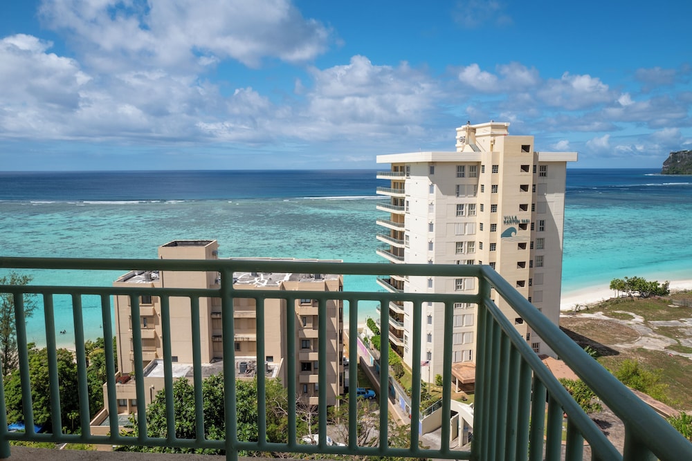 Holiday Resort And Spa Guam 81/86