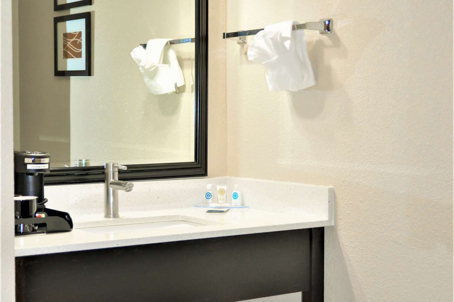Comfort Inn & Suites Vancouver Downtown City Center 46/48