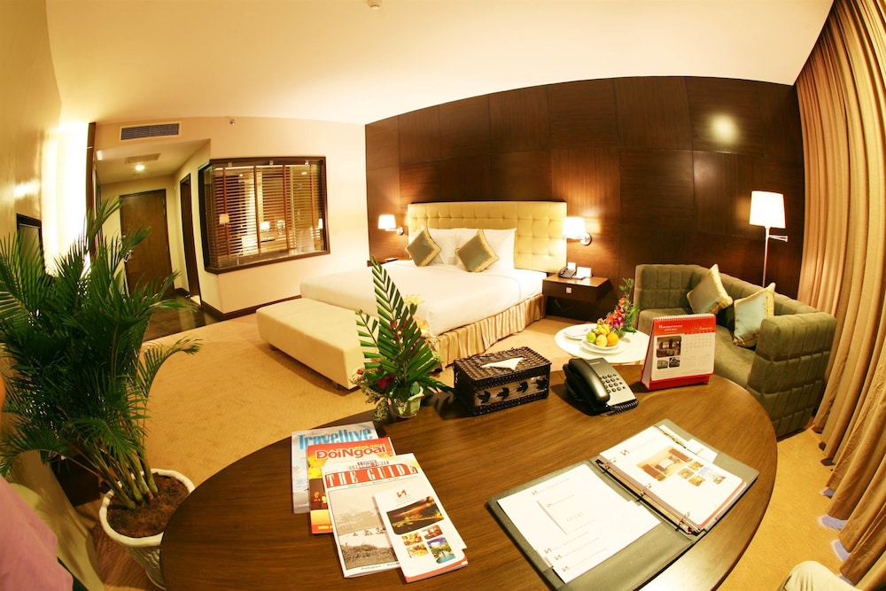 Aurora Hotel Plaza 55/71
