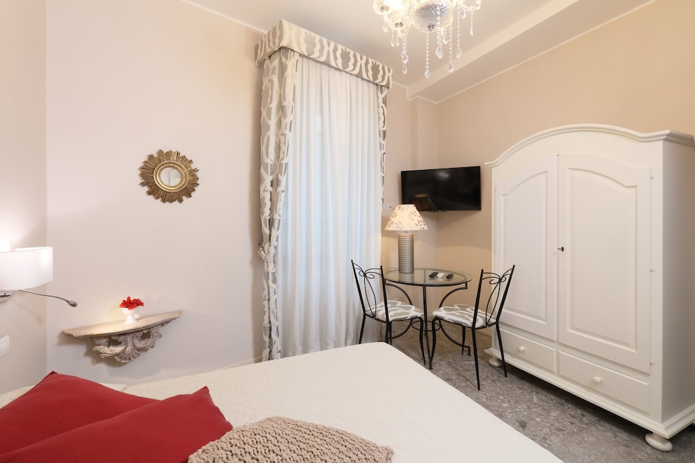 Porta Di Mezzo Luxury B And B 20/38