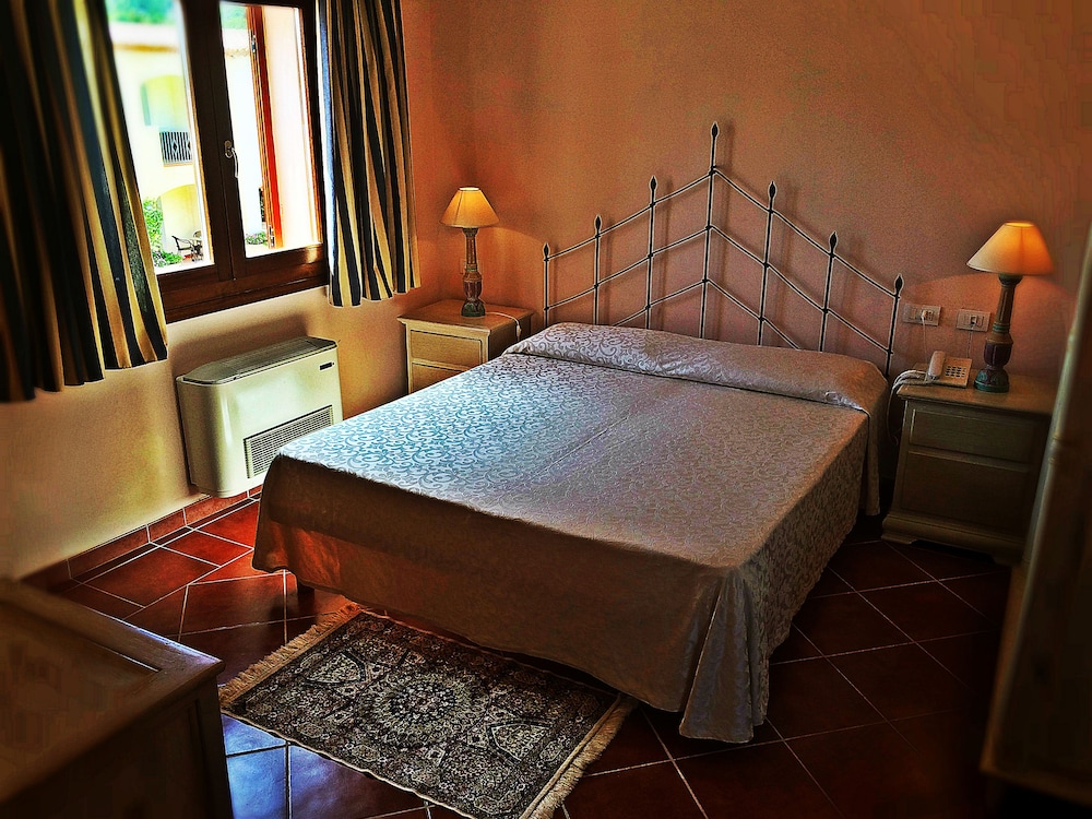 Hotel Monti Di Mola 21/61