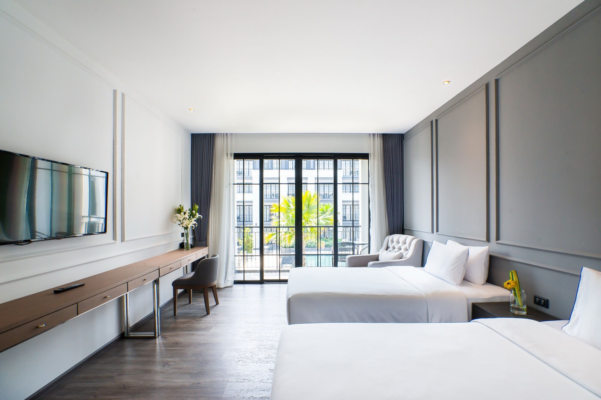 DELUXE, TWIN BEDS