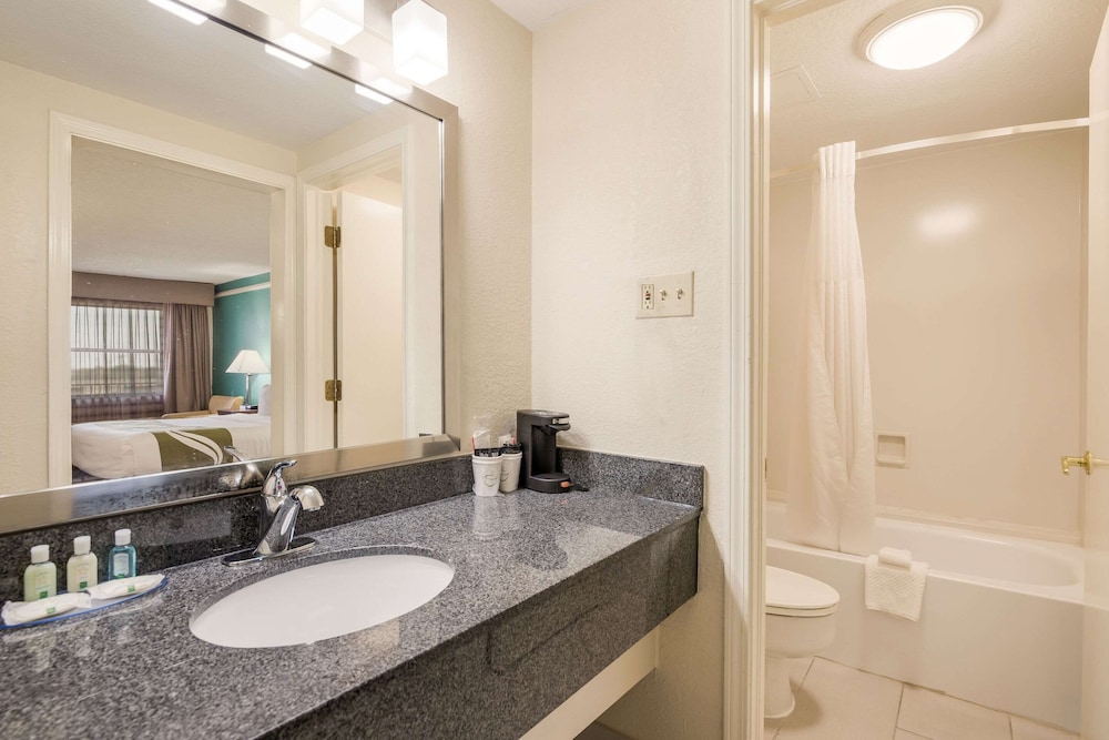 Quality Inn Tulsa Central 18/45