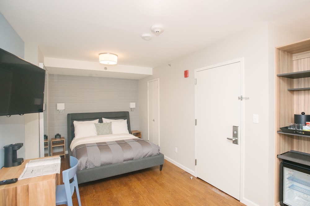 Hotel 32 32 21/78