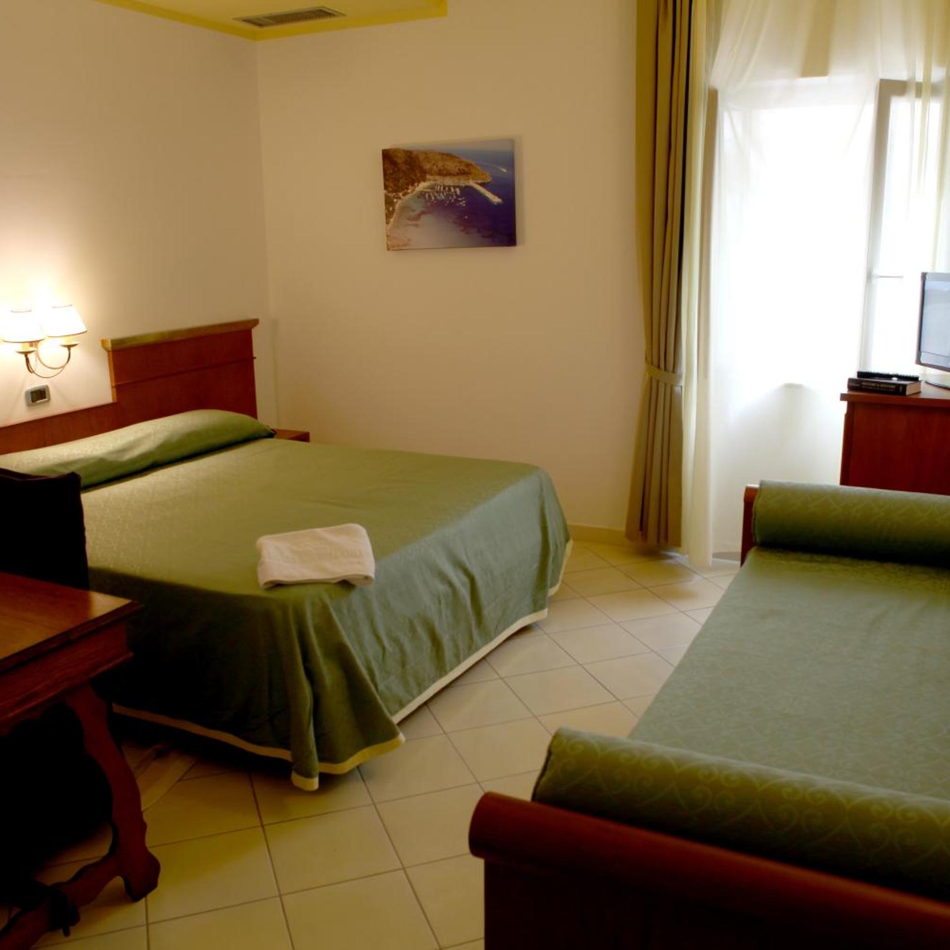 غرفة ثلاثية، Hotel La Torre 8/10
