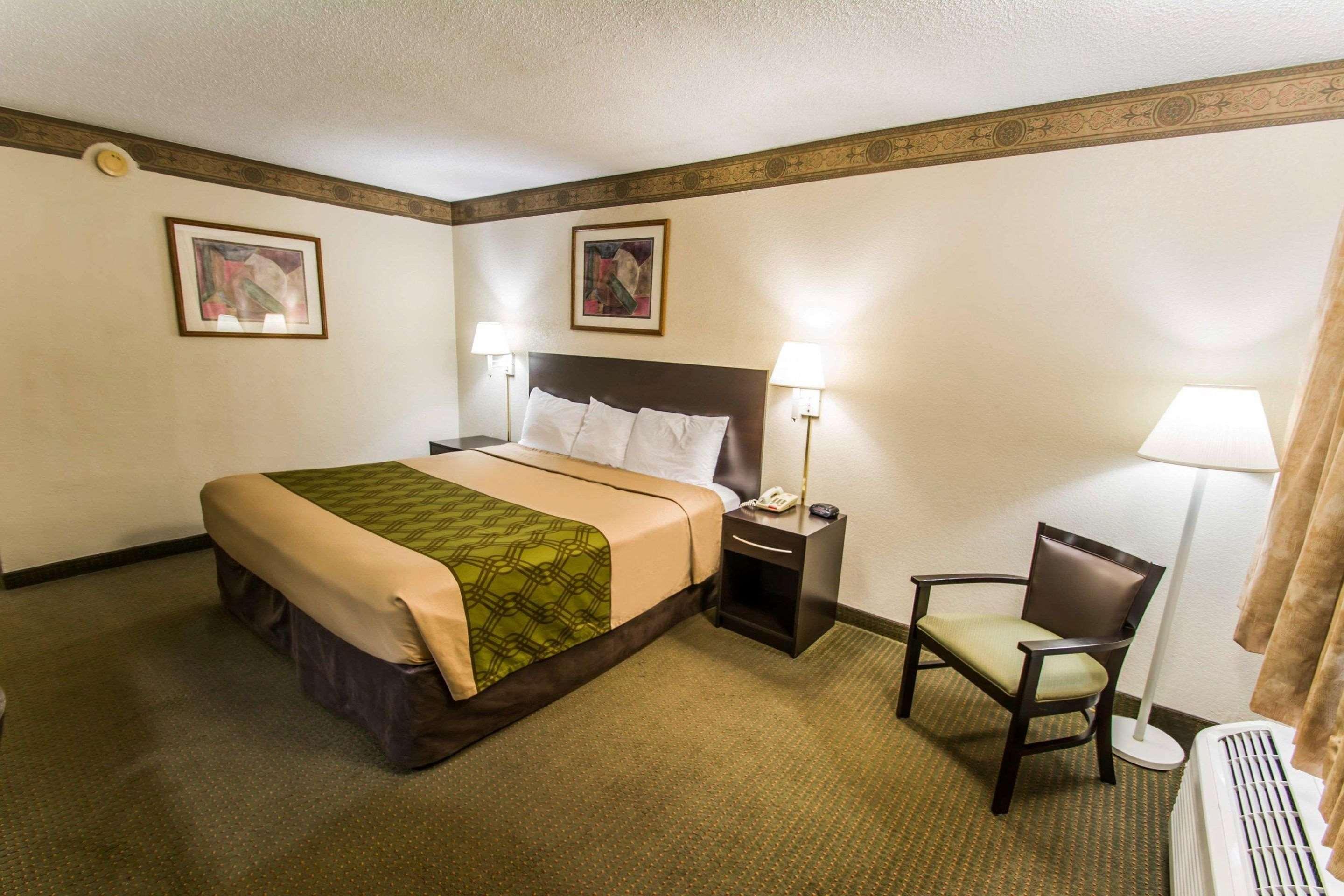 ROOM, KING BED