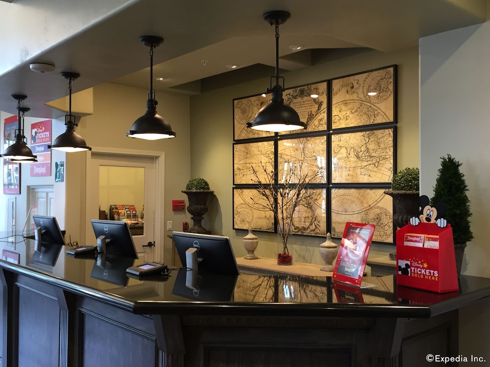 Camelot Inn And Suites 53/62