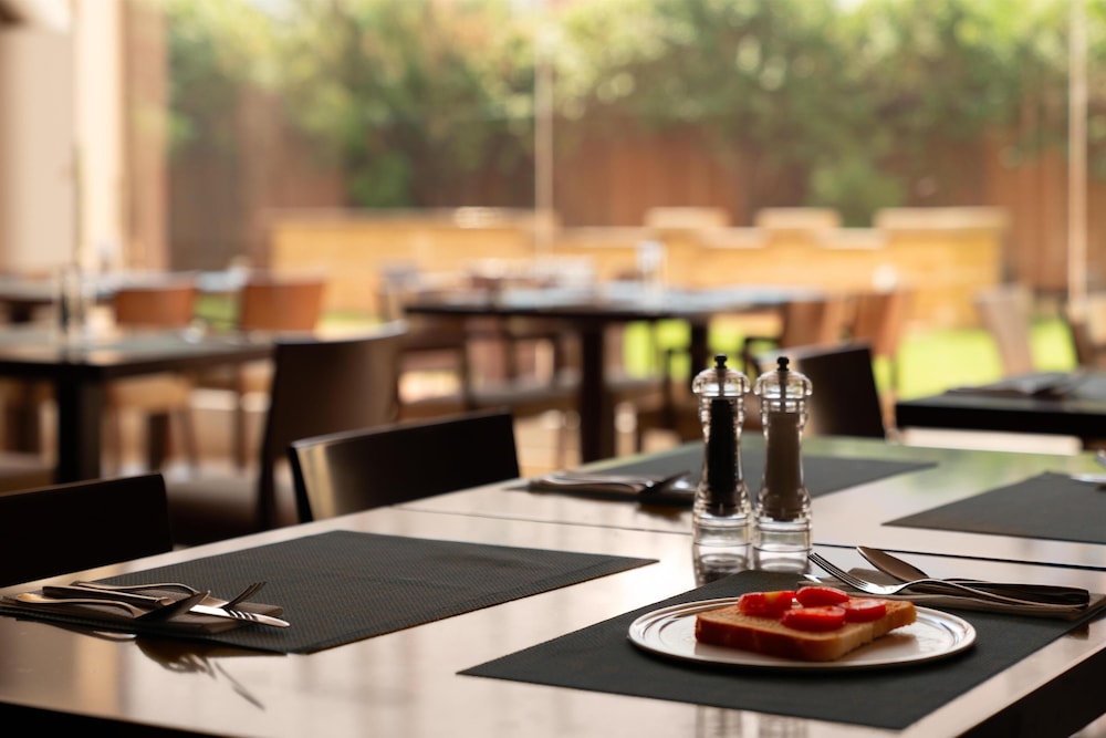 بارك إن باي راديسون الخبر(Park Inn By Radisson Al Khobar Hotel) 58/74