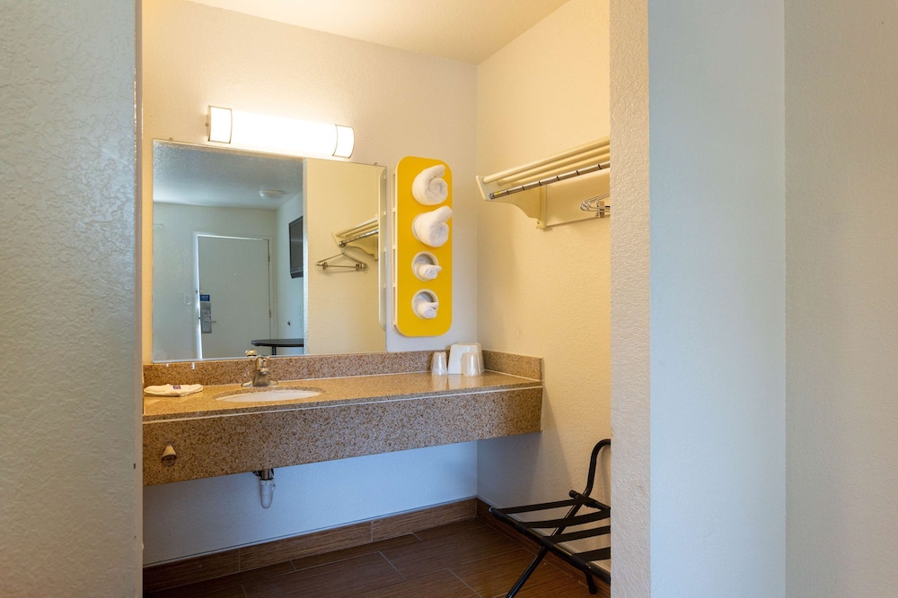 Motel6 Camp Springs, DC - South Camp Springs 43/43