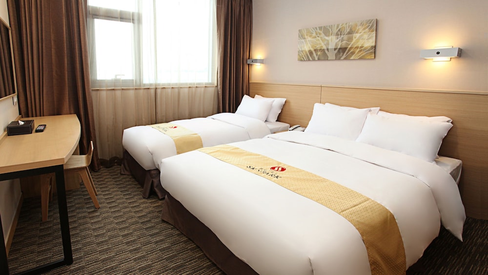 غرفة ديلوكس بسرير مزدوج وسرير فردي، Hotel Skypark Dongdaemun 1 7/9