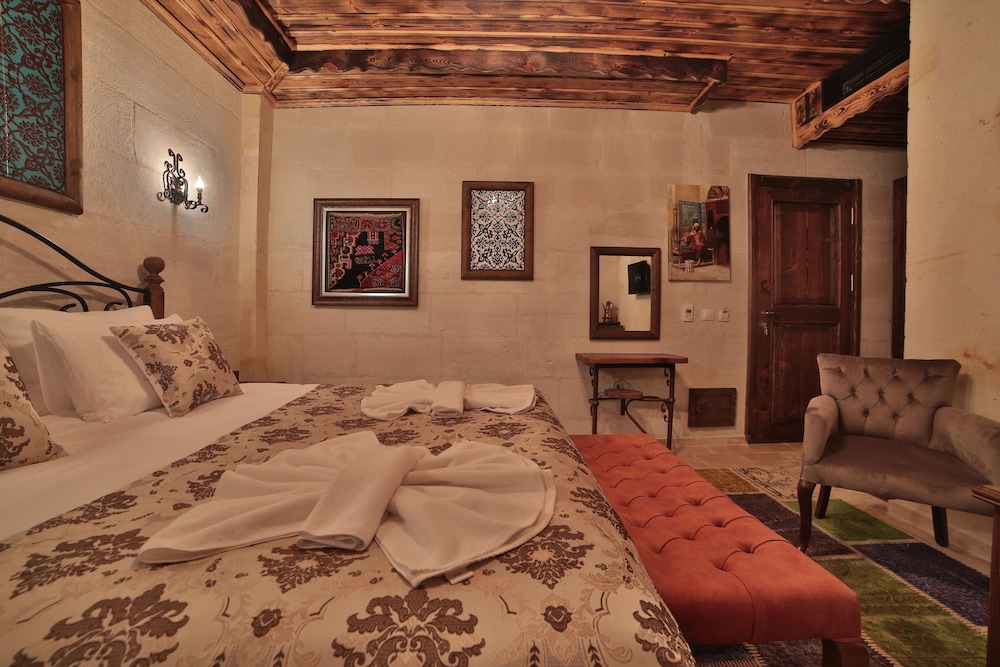 Caravanserai Inn Hotel 31/50