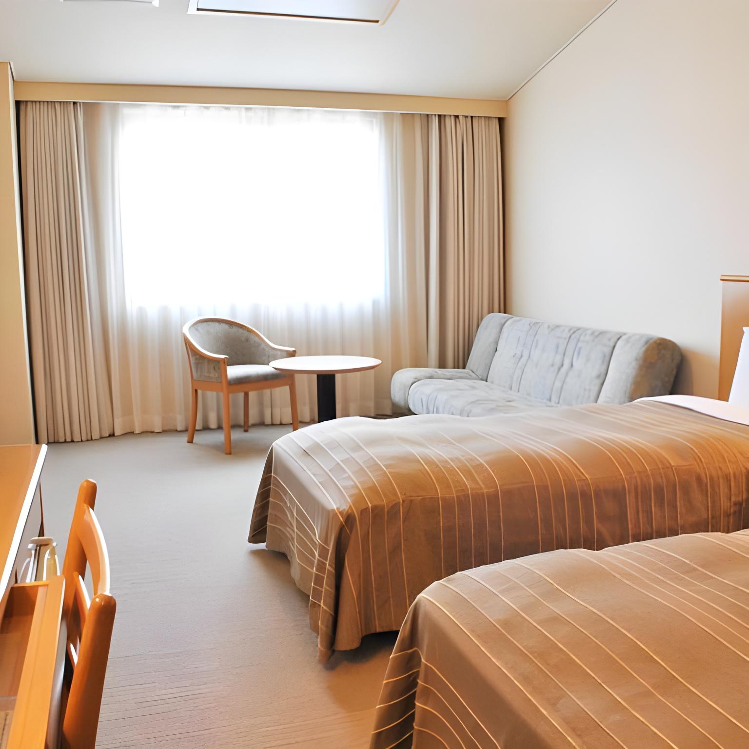 Adjoining, Deluxe, Twin Beds