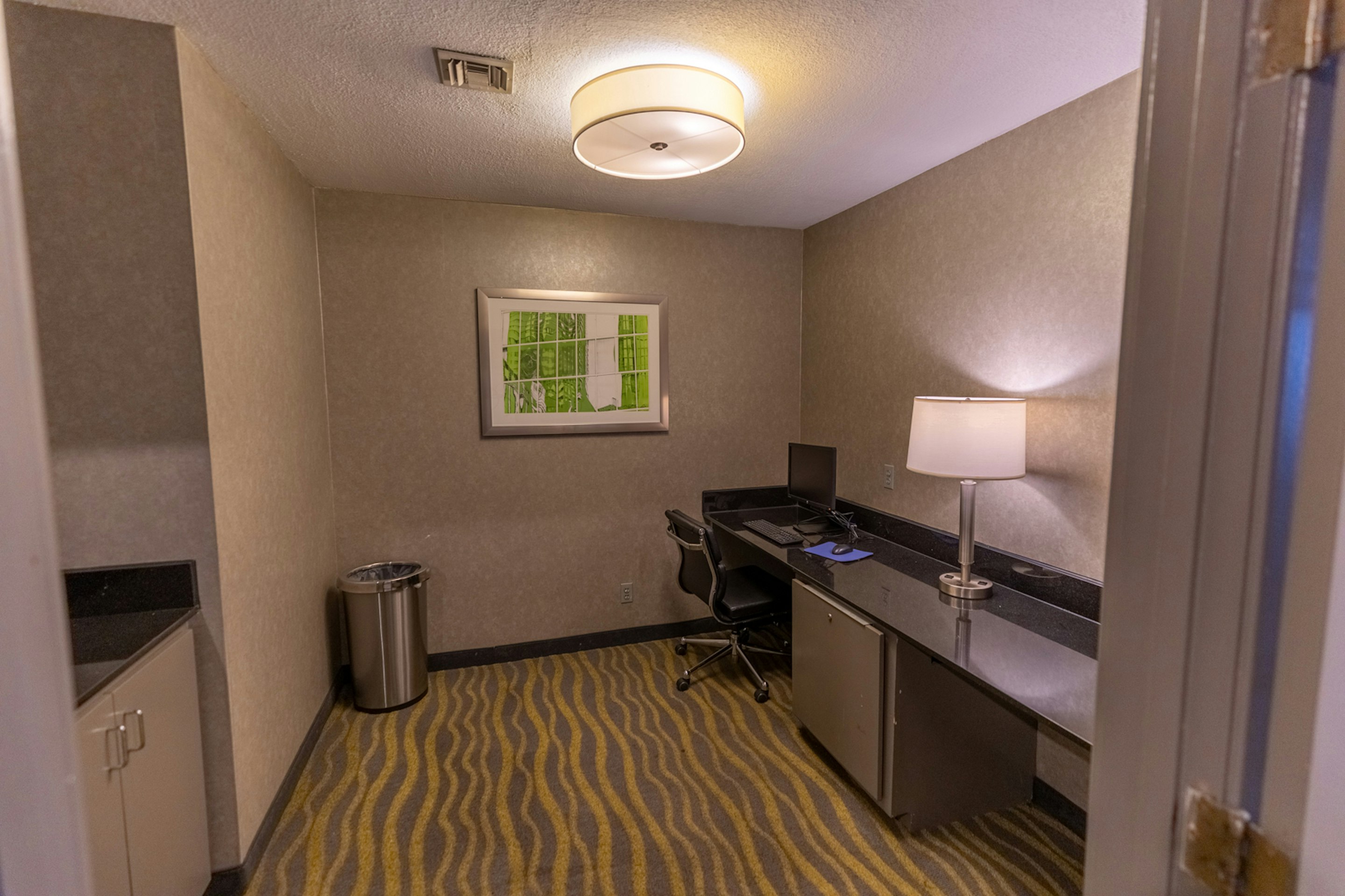 Red Roof Inn & Suites Irving - DFW Airport South 16/45