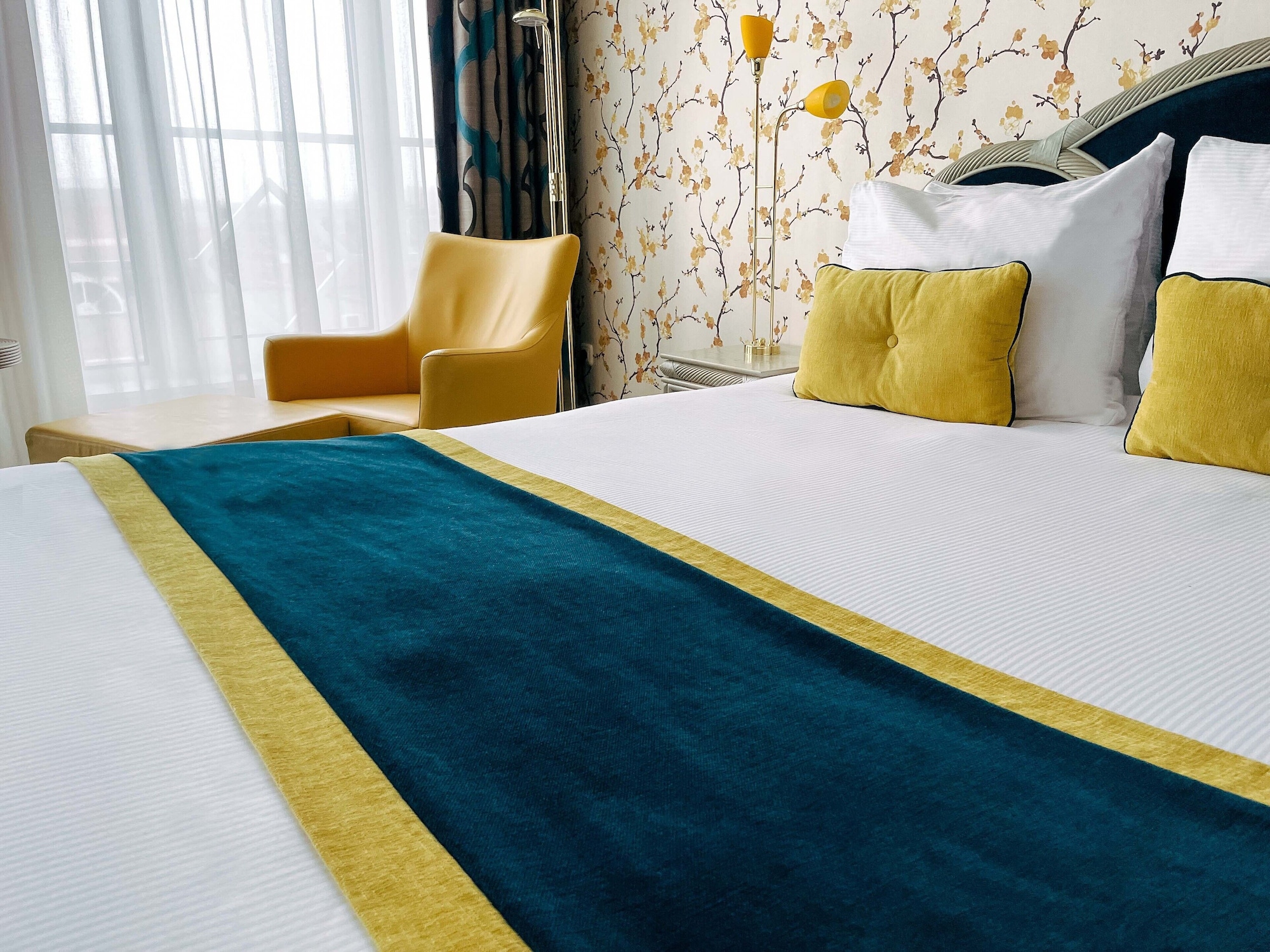 DELUXE, QUEEN BED