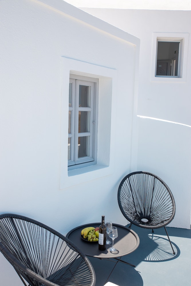 Georgis Apartments 1/50