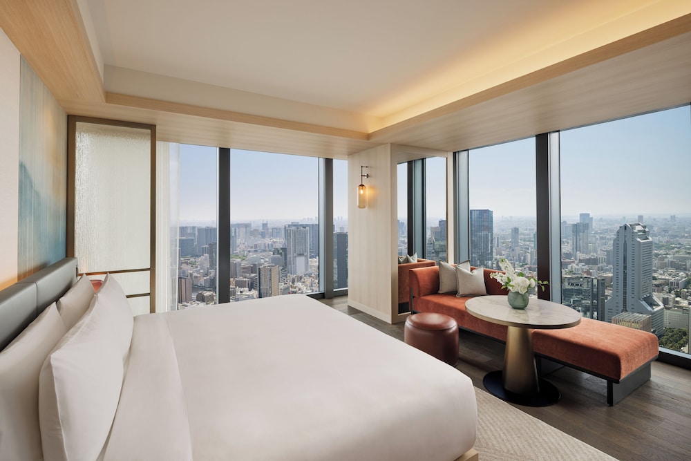 FAIRMONT GOLD, SUITE, KING BED, LOUNGE ACCESS