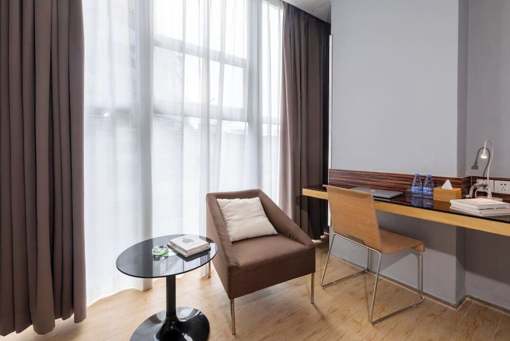 Colour Inn Shenzhen Dongmen Branch 53/66