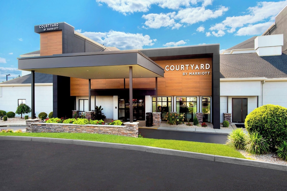 Courtyard New Haven Orange Milford 1/42