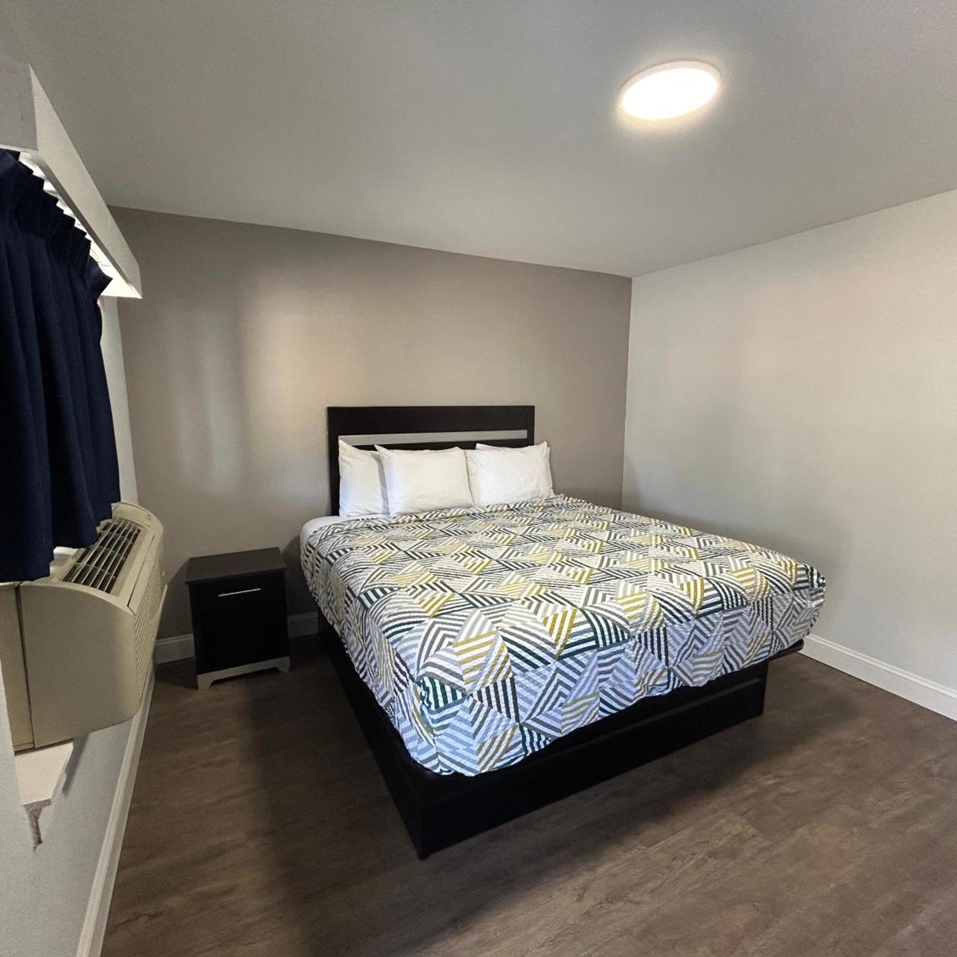 1 King Bed - Non-Smoking, Micfridge, Motel6 Ponca City, OK 2/10