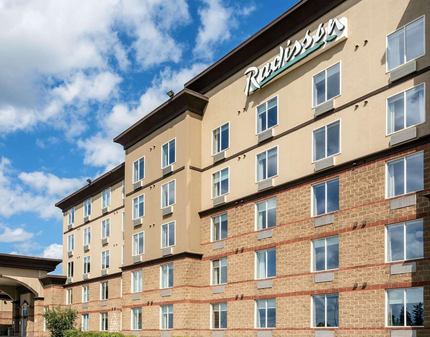 Radisson Hotel & Suites Fort McMurray 2/34