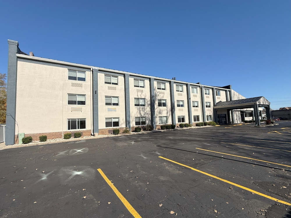 AmericInn by Wyndham Woodstock IL 47/50