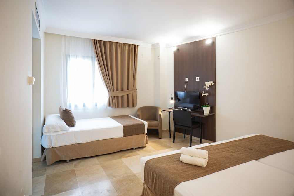 Hotel Mainake Sl 22/60