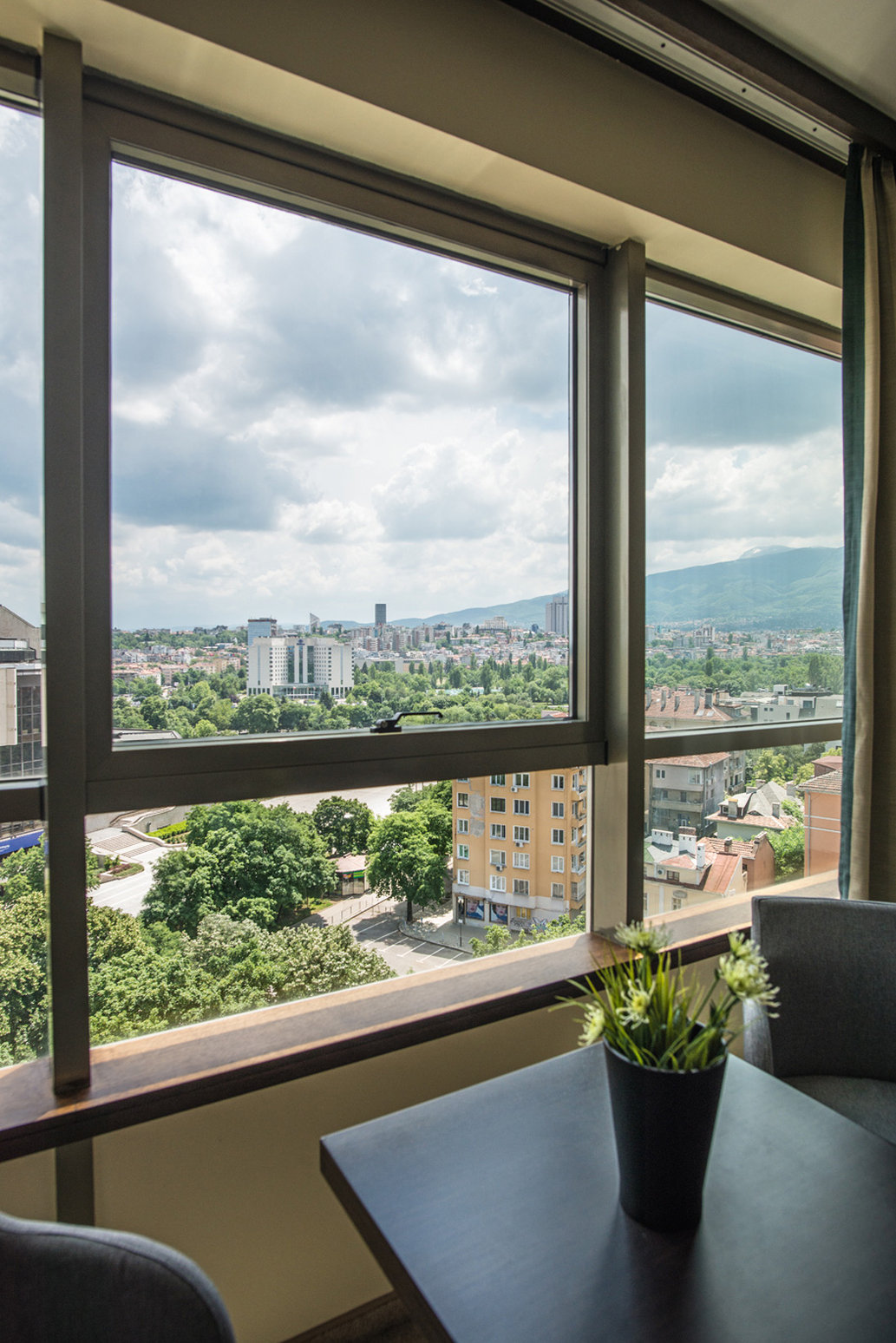 Rosslyn Central Park Hotel 46/58