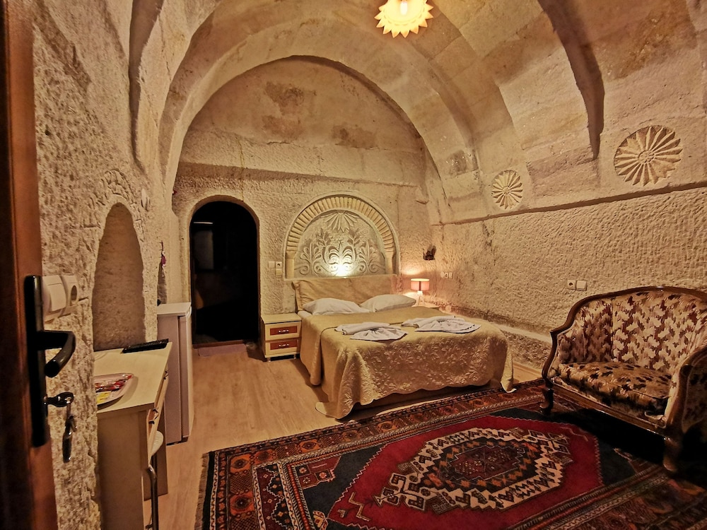 Falcon Cave Suites 21/49