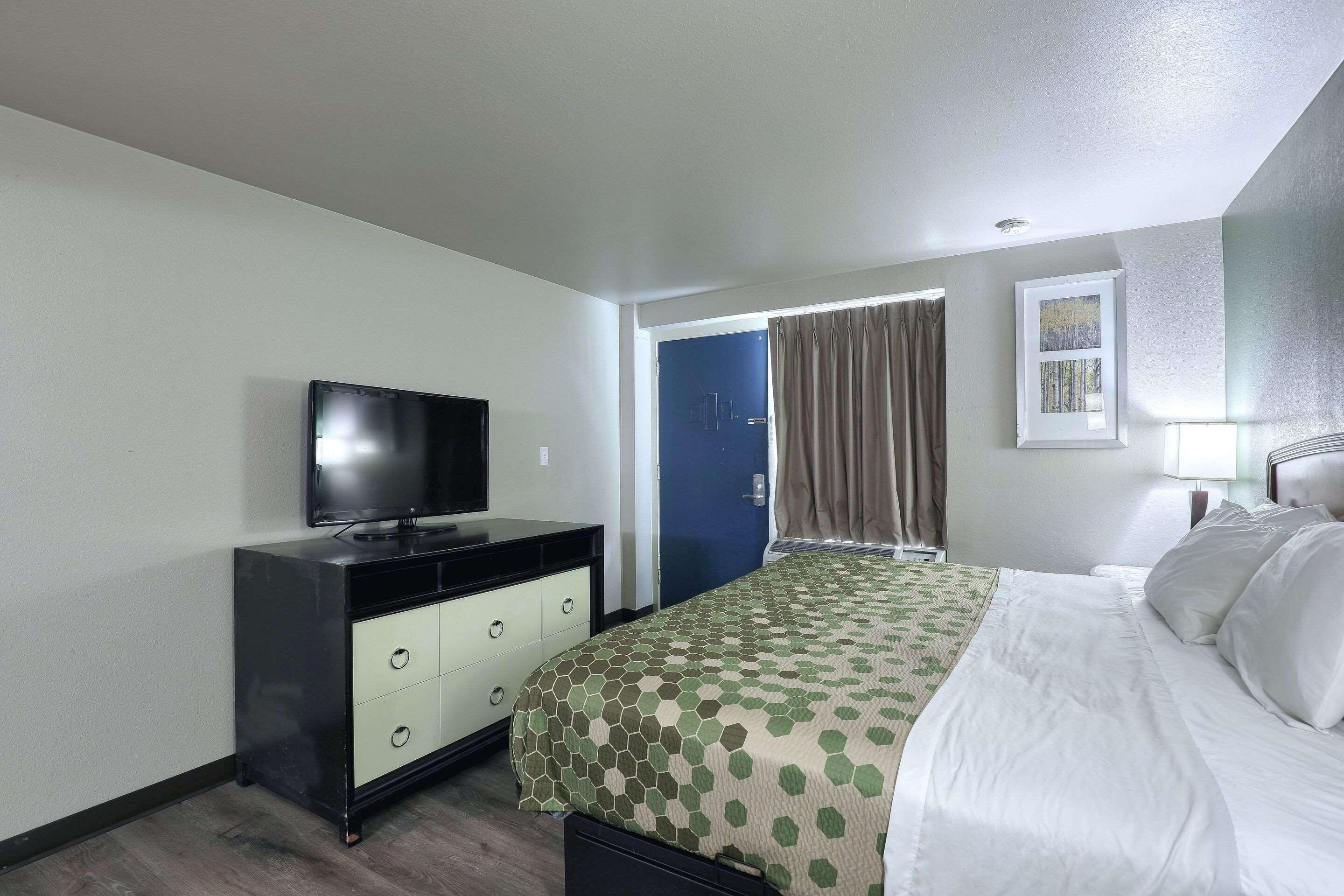 Efficiency, Suite, King Bed