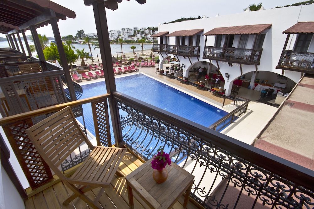 Costa Bitezhan Hotel 13/73