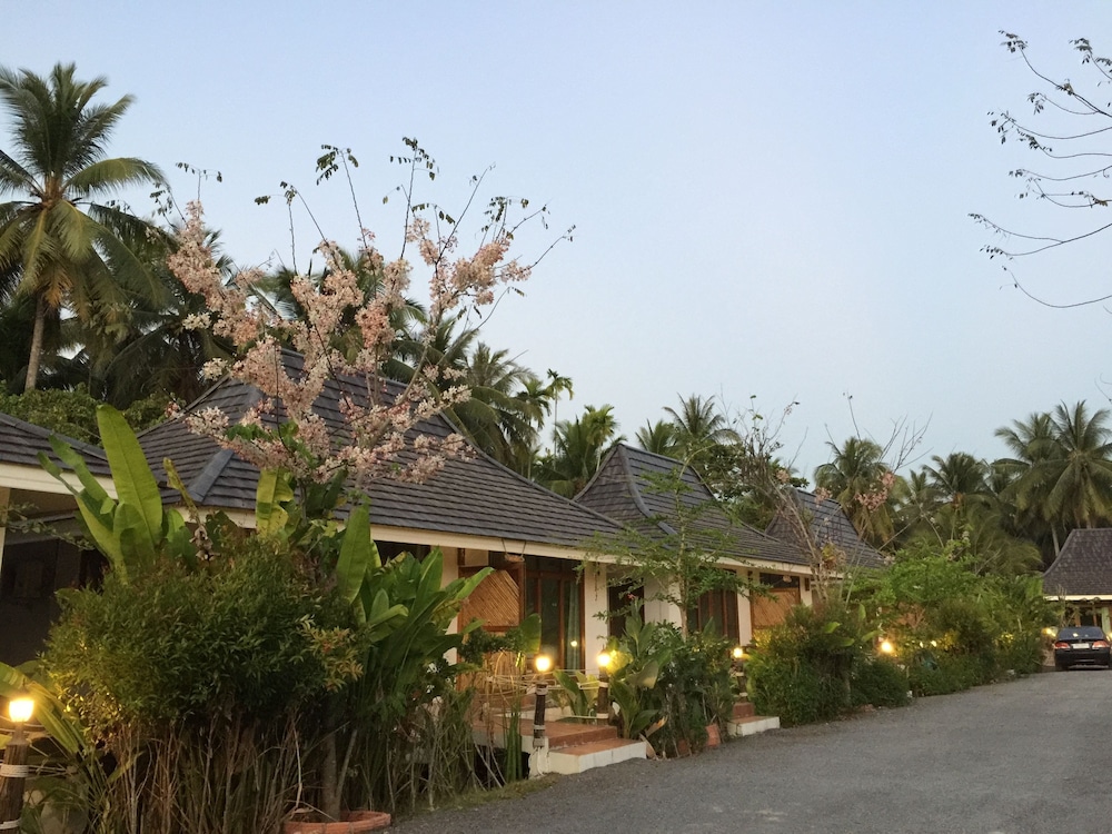Ruean Thai Nai Bang By Pansak Resort 10/66