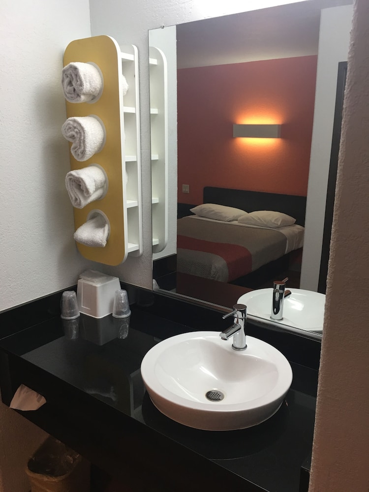 Americas Best Value Inn Apache Junction 53/56