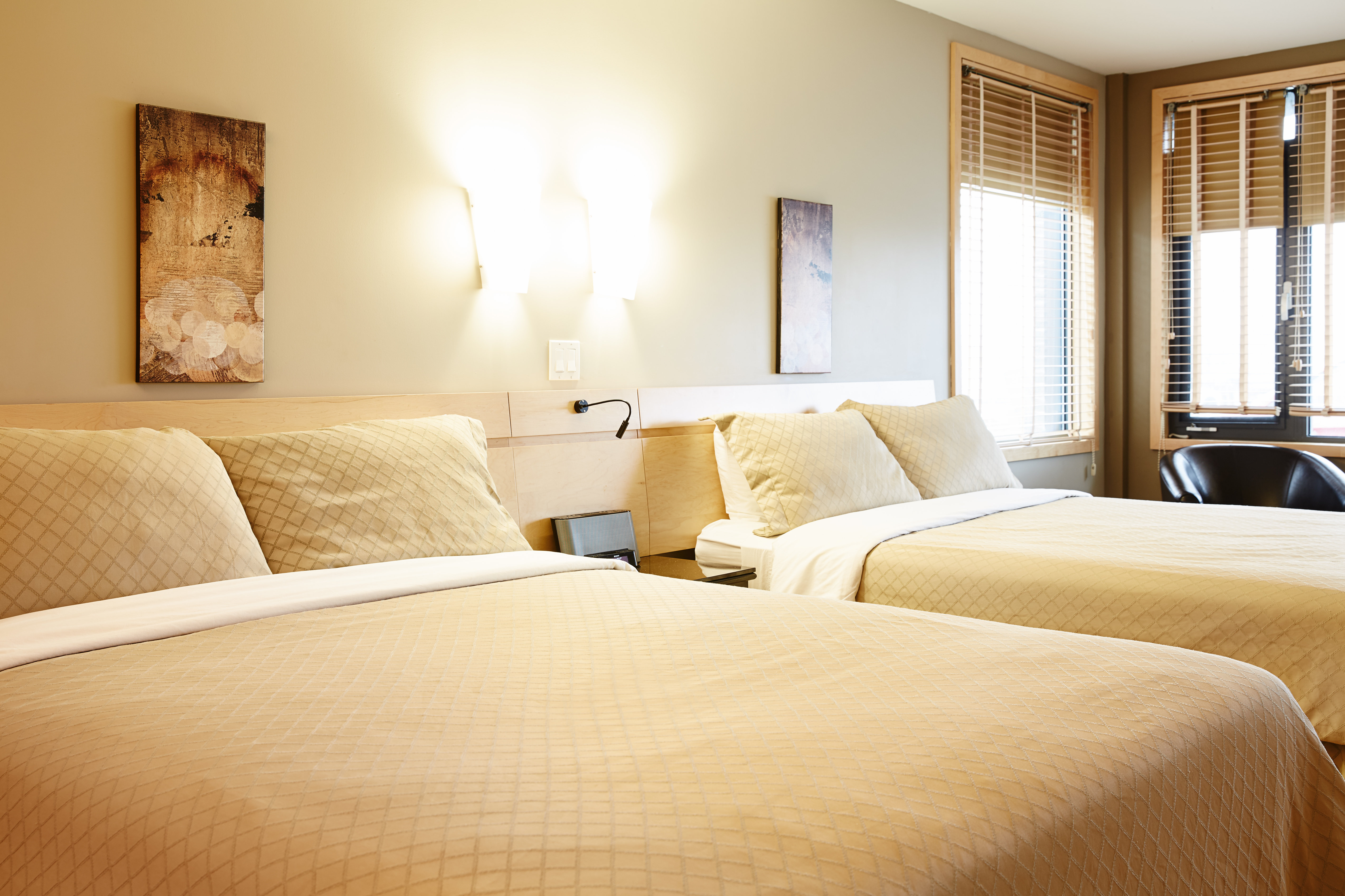 STANDARD, 2 QUEEN BEDS