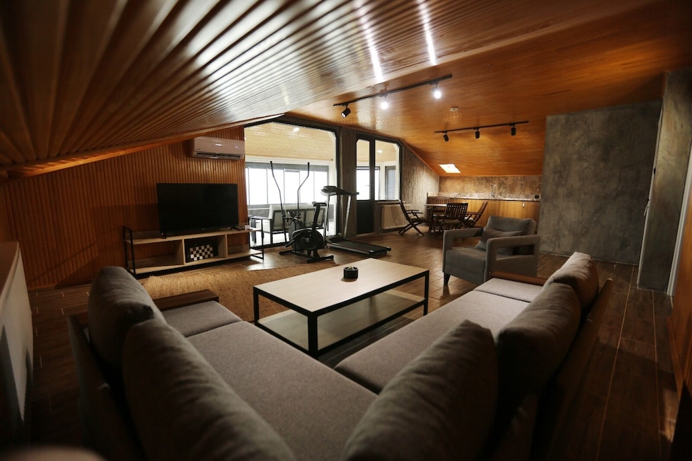 No 57 Suites 28/50