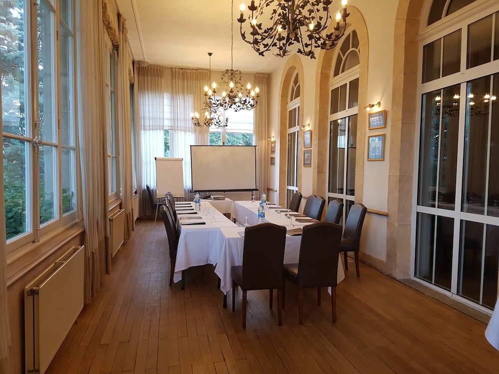 Chateau des Comtes de Challes 37/56