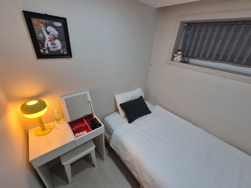 Riverside Guest House 13/45