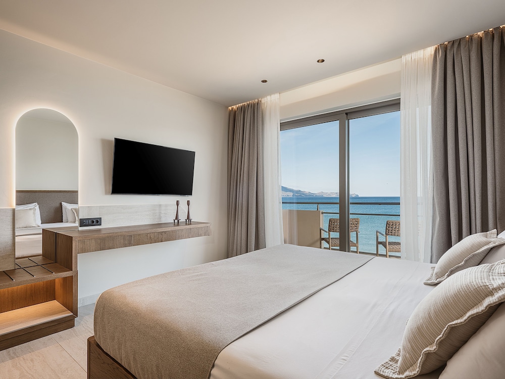 STANDARD, SEA FRONT